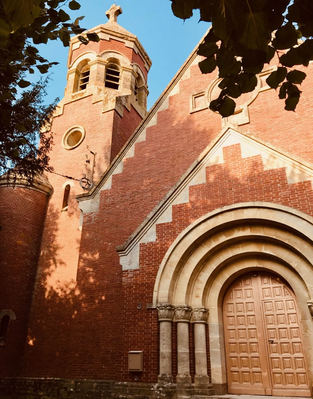Fachada de la iglesia de Becquincourt