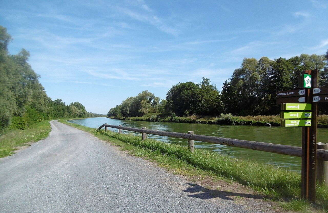 La señalización de la vía ciclista del Somme, en Éterpigny, cerca de Péronne